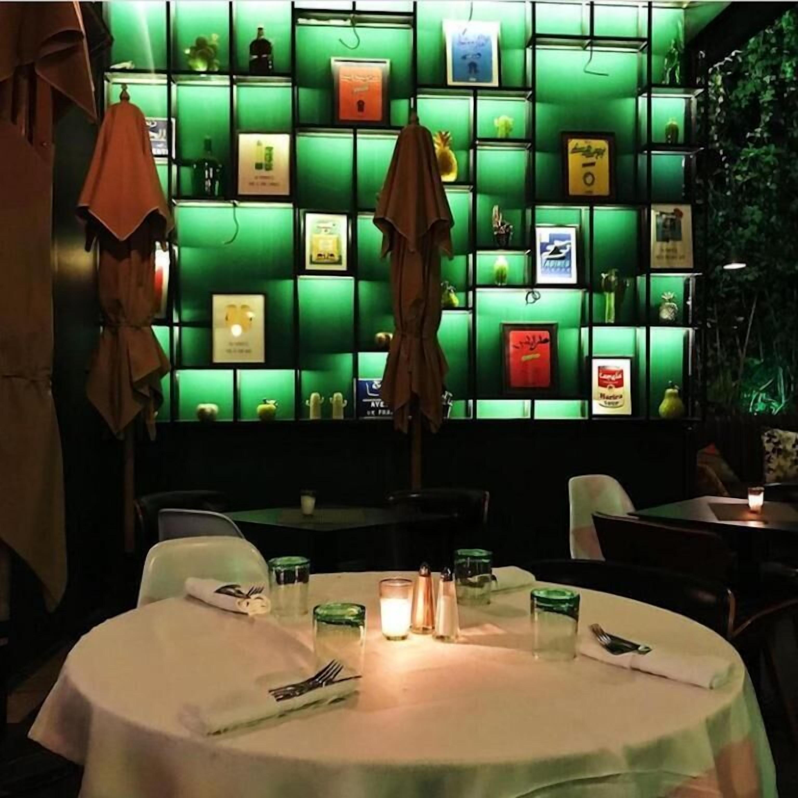 Petit déjeuner, déjeuner et dîner servis sur place