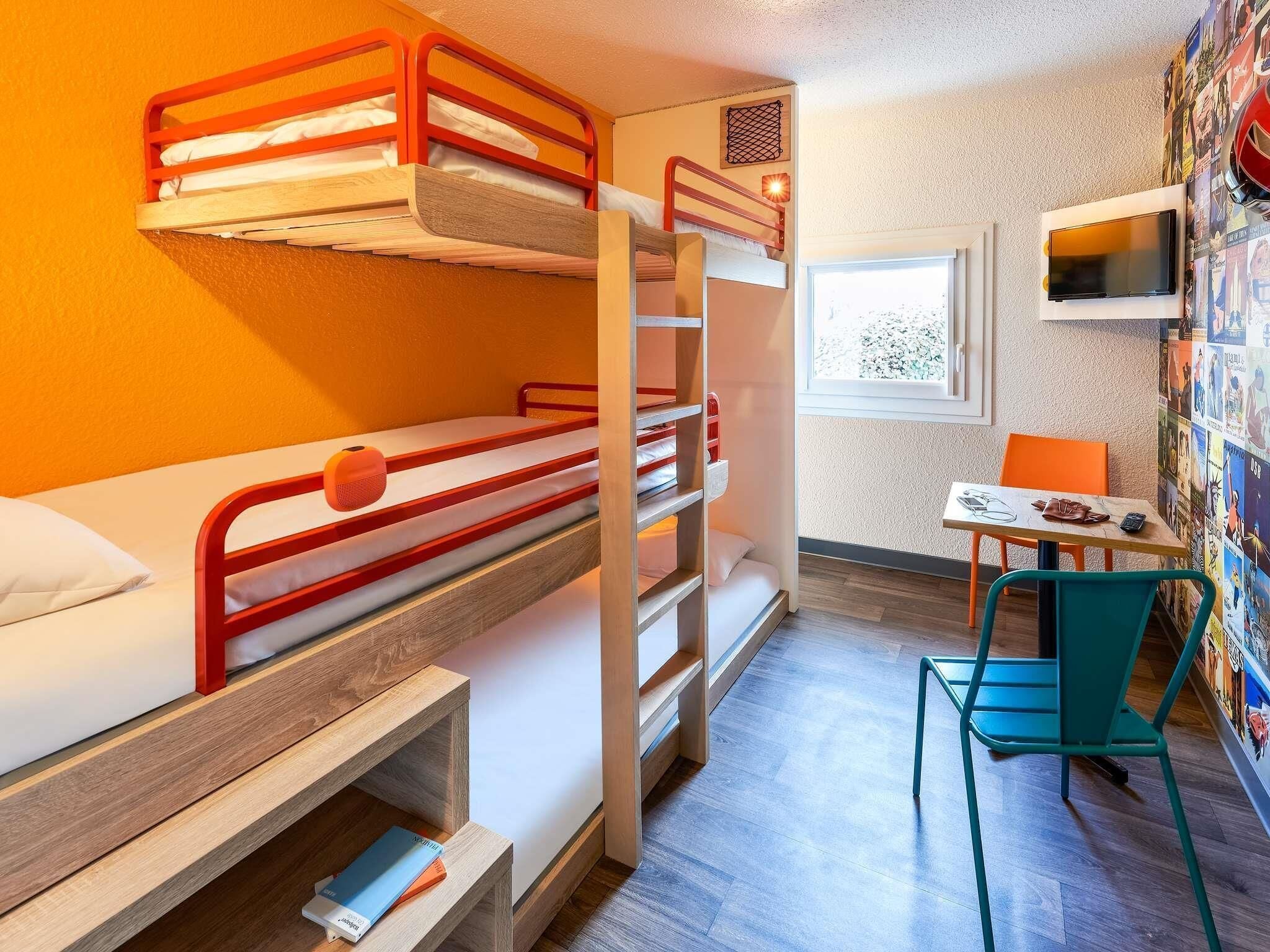 Habitación, 3 camas individuales, mezzanine (Break Room) | Camas extra gratis, wifi gratis y ropa de cama 