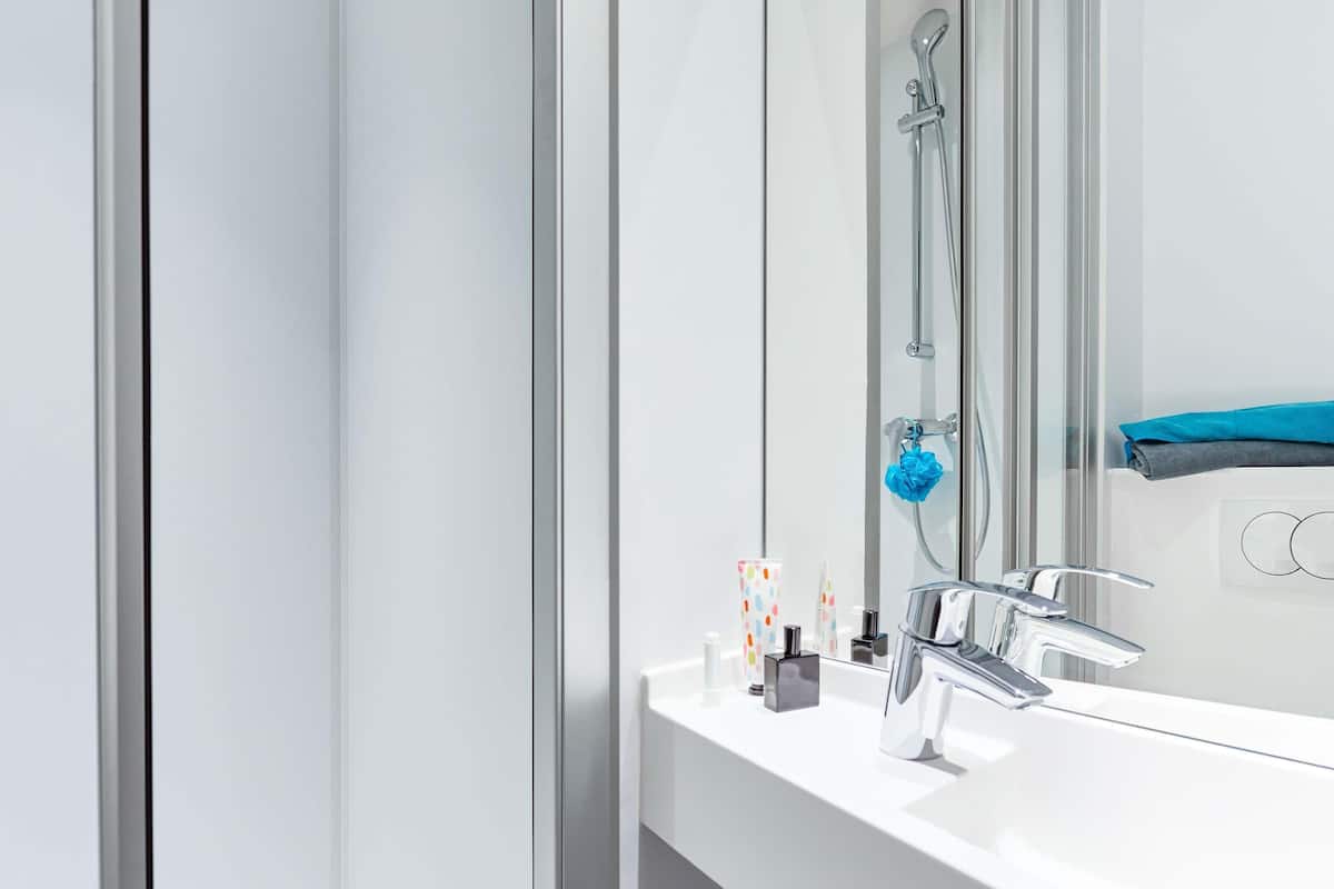 Chambre, 1 lit double, salle de bains privée (Cabrio)