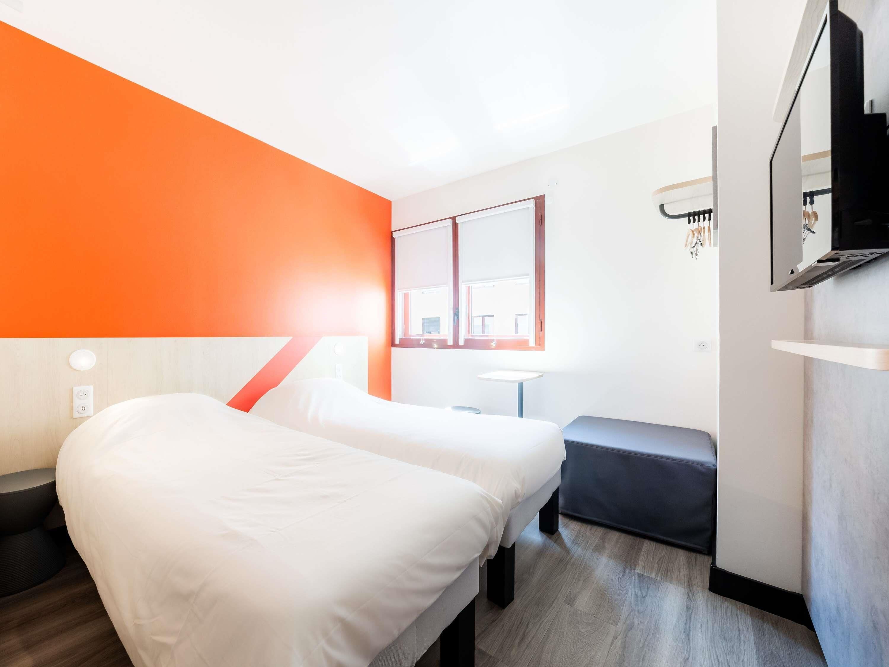 Habitació, 2 llits individuals | Escriptori, habitacions insonoritzades i wifi gratuïta 