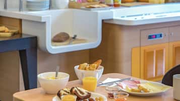 Petit déjeuner buffet servi tous les jours en supplément