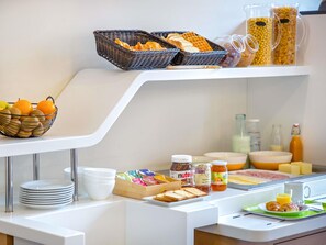 Daily buffet breakfast for a fee