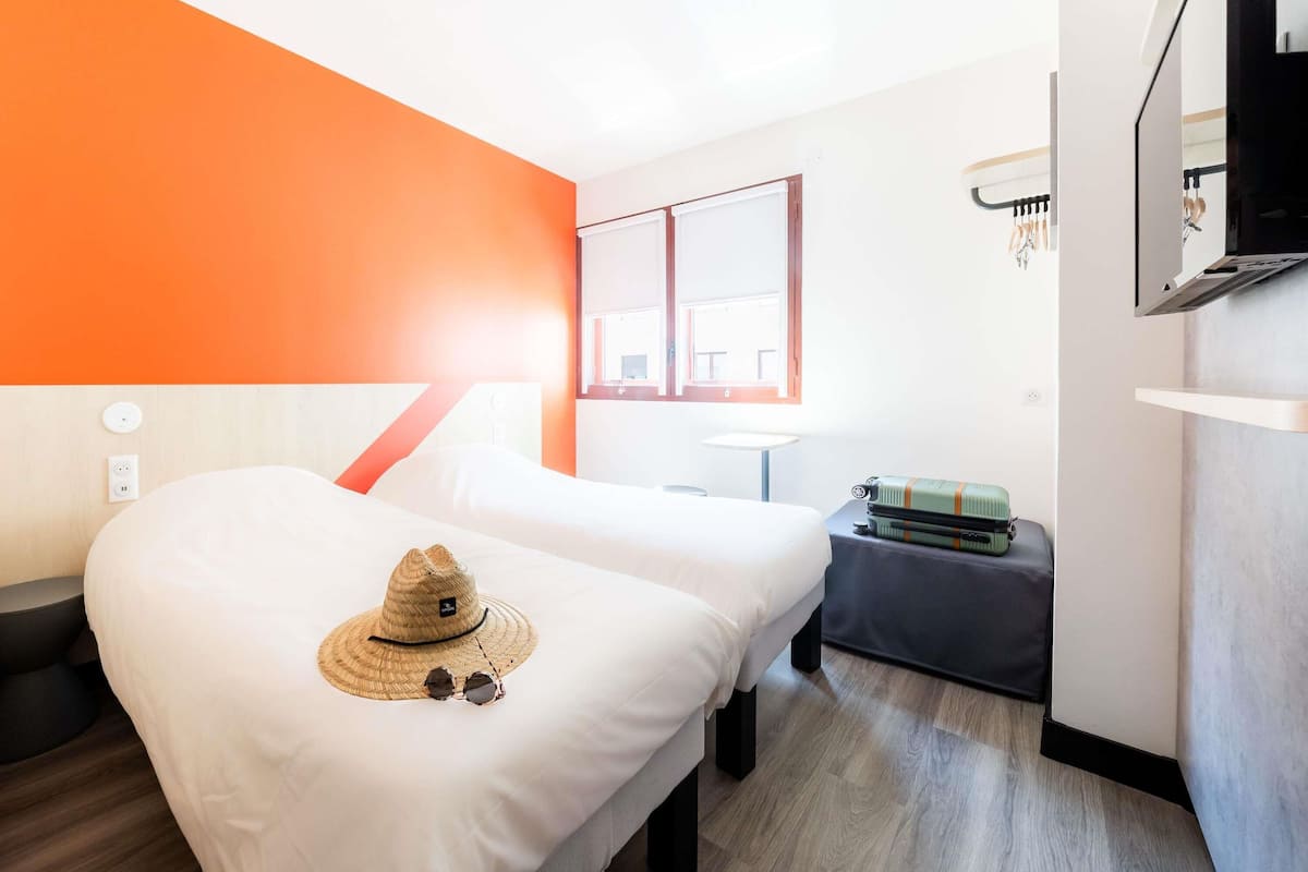 Camera doppia, 1 letto matrimoniale | 1 camera, una scrivania, insonorizzazione, Wi-Fi gratuito