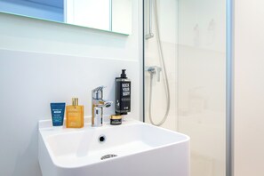 Ducha, artículos de higiene personal ecológicos y toallas