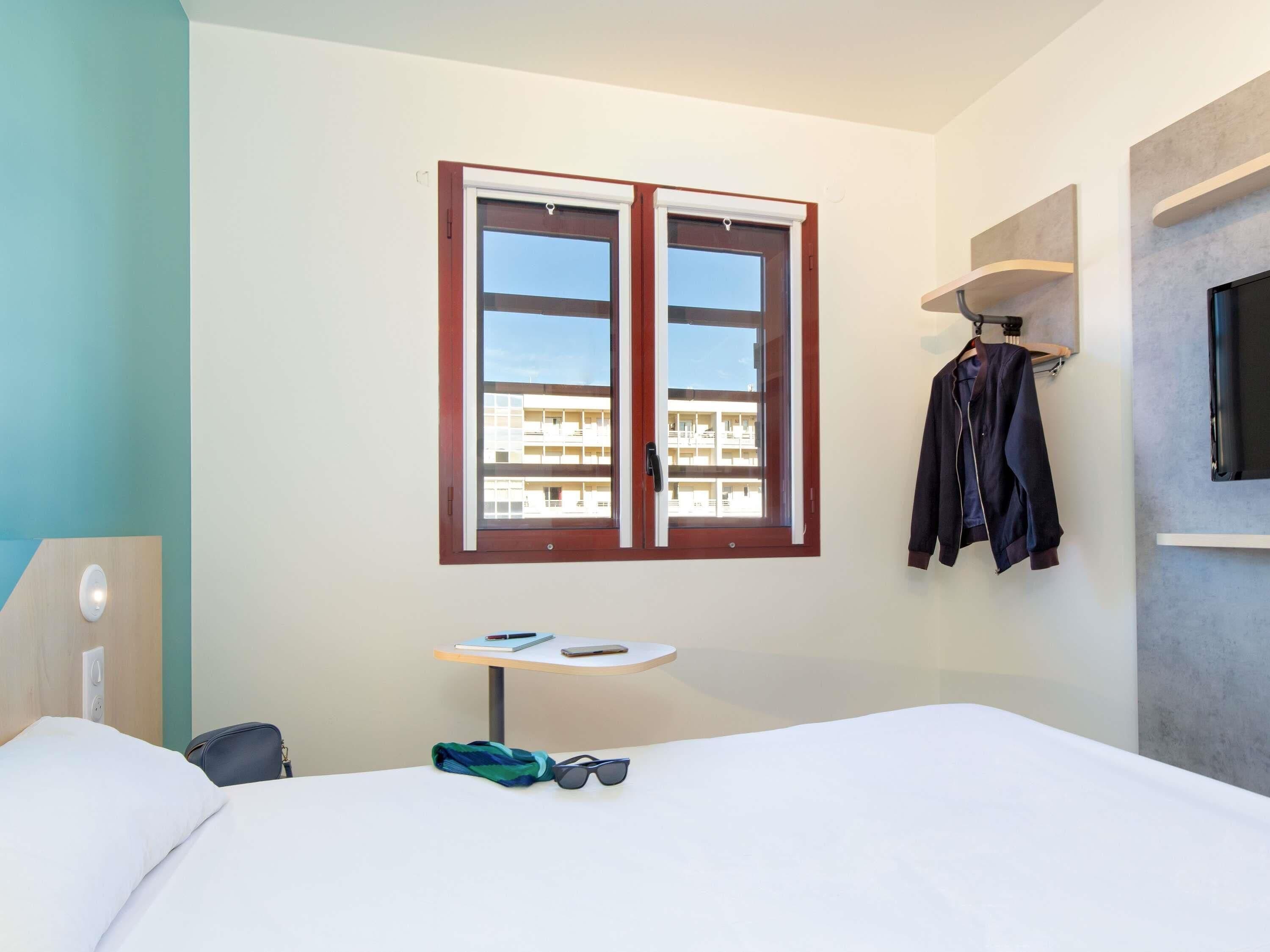 Habitación doble, 1 cama doble | Escritorio, sistema de insonorización, wifi gratis