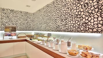 Free daily buffet breakfast