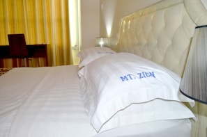 Premium bedding, minibar, laptop workspace, blackout drapes - Mt. Zion Hotel (Kampala)