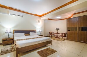 Ropa de cama de alta calidad y minibar