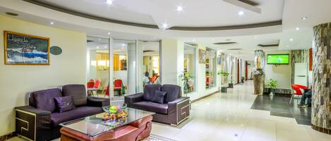 Coin salon dans le hall