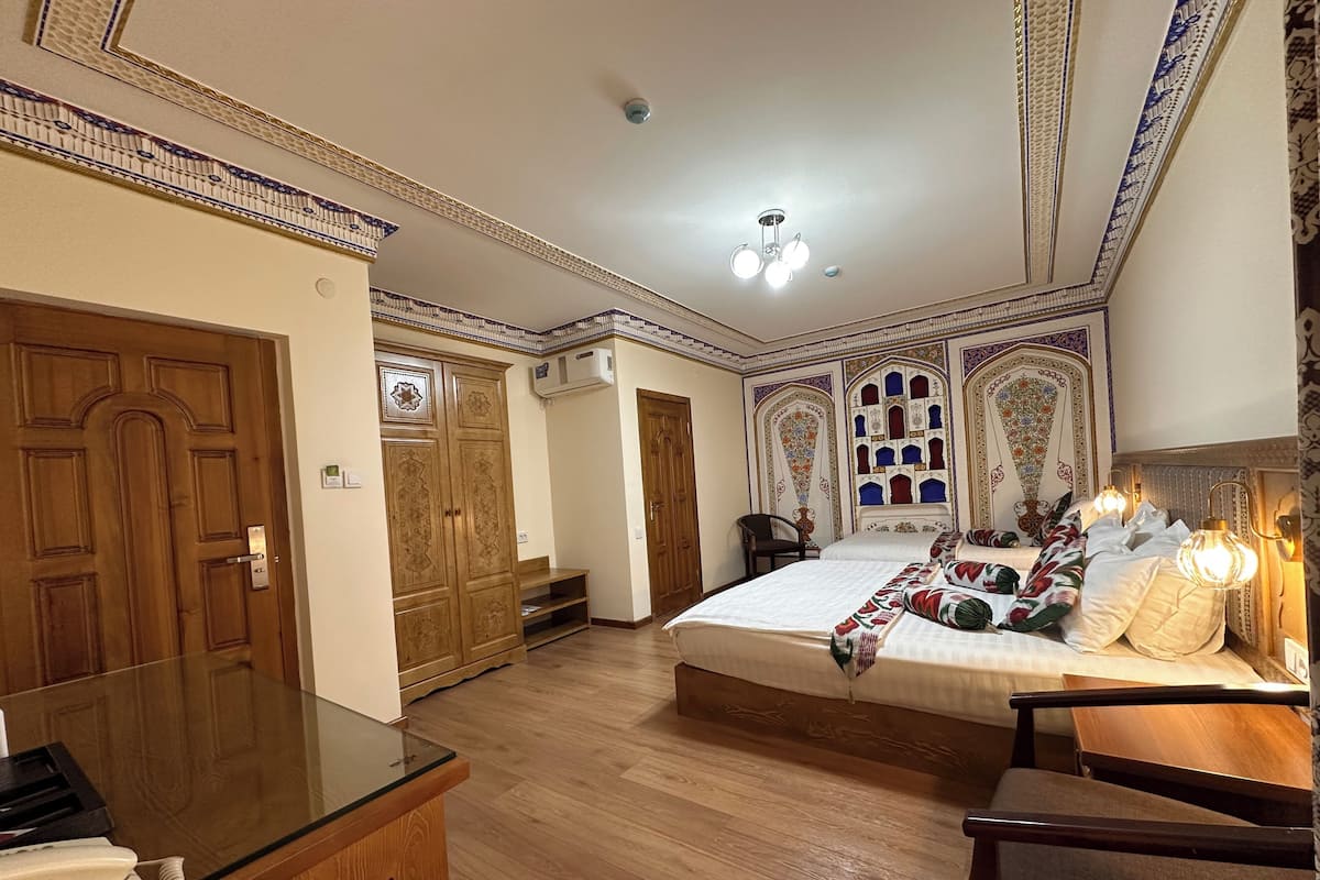 Deluxe Triple Room | Premium bedding, in-room safe, desk, blackout drapes