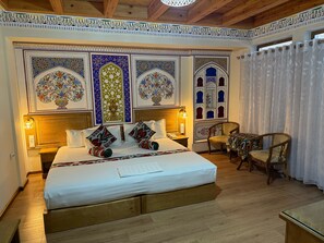 高級寢具、客房內保險箱、書桌、遮光布/窗簾