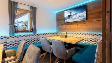 PÀivittÀinen buffetaamiainen (13 EUR per henkilö)