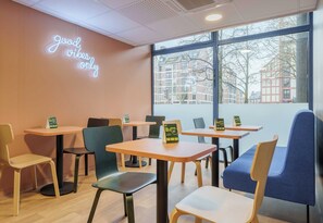 Frokostbuffé hver dag (mot et tillegg)