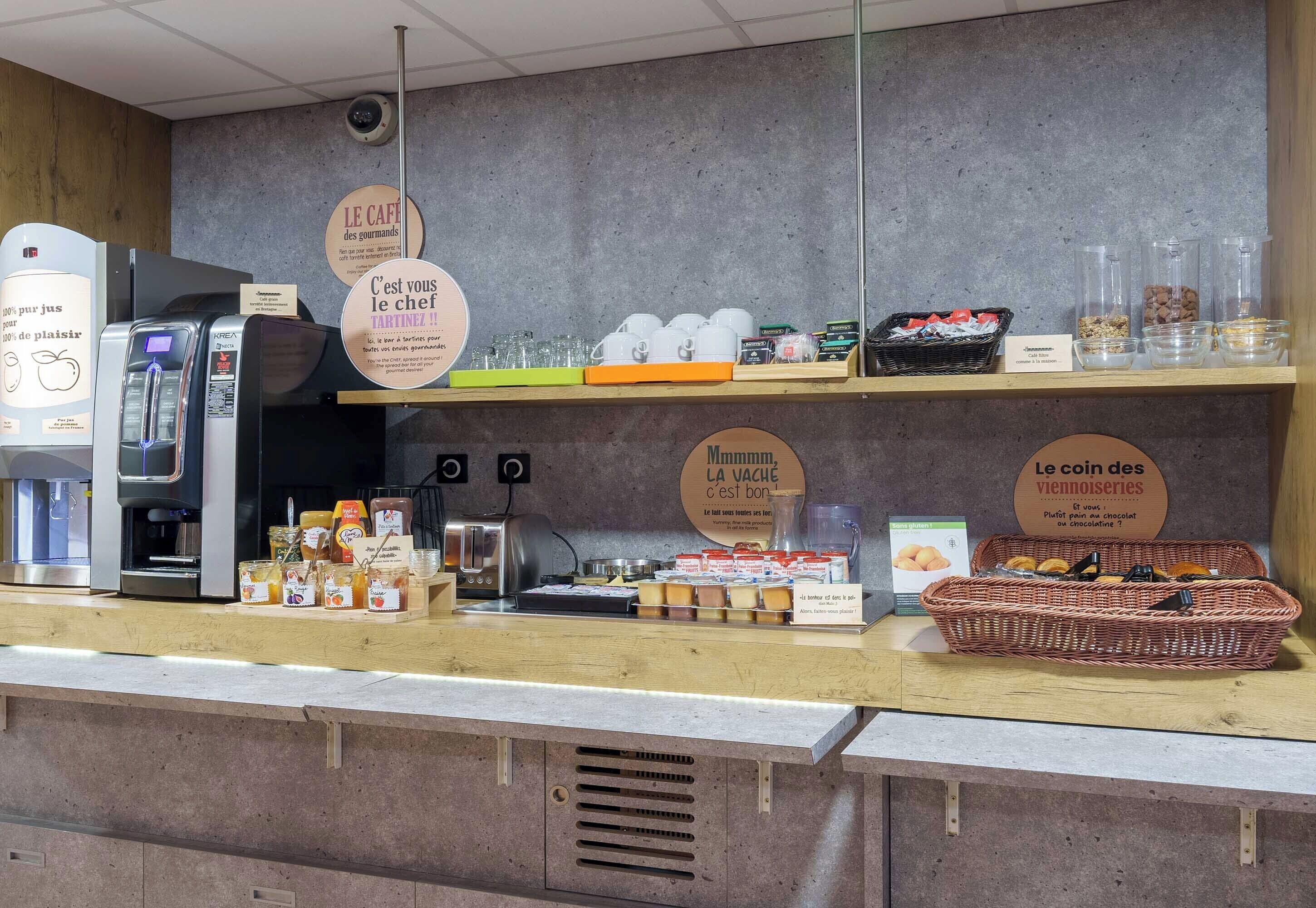 Petit déjeuner buffet servi tous les jours en supplément