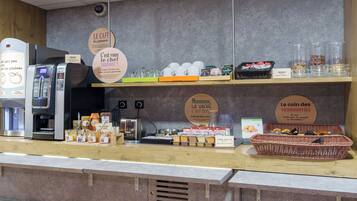 Petit déjeuner buffet servi tous les jours en supplément