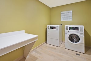 A laundry room with two washing machines and a sink. - Holiday Inn Express & Suites Uniontown by IHG (Uniontown)
