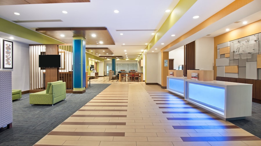 Holiday Inn Express & Suites Uniontown by IHG