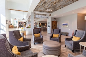 Breakfast, lunch, dinner served; American cuisine - Hilton Garden Inn Asheville Downtown (Asheville)