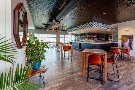 Hilton Garden Inn Asheville Downtown - Image 2
