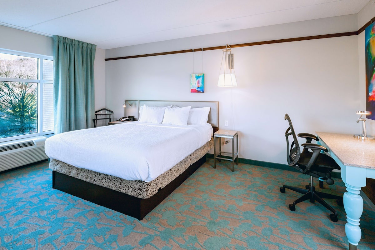 Kamer, 1 kingsize bed, niet-roken, op de hoek | Luxe beddengoed, gratis wifi, beddengoed