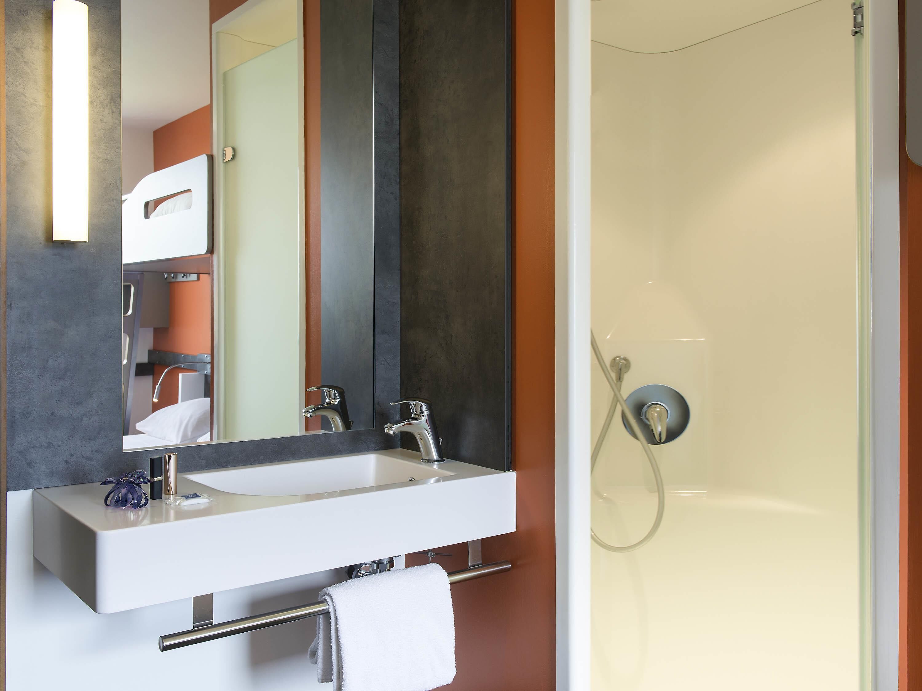 desk, laptop workspace, soundproofing, free wifi