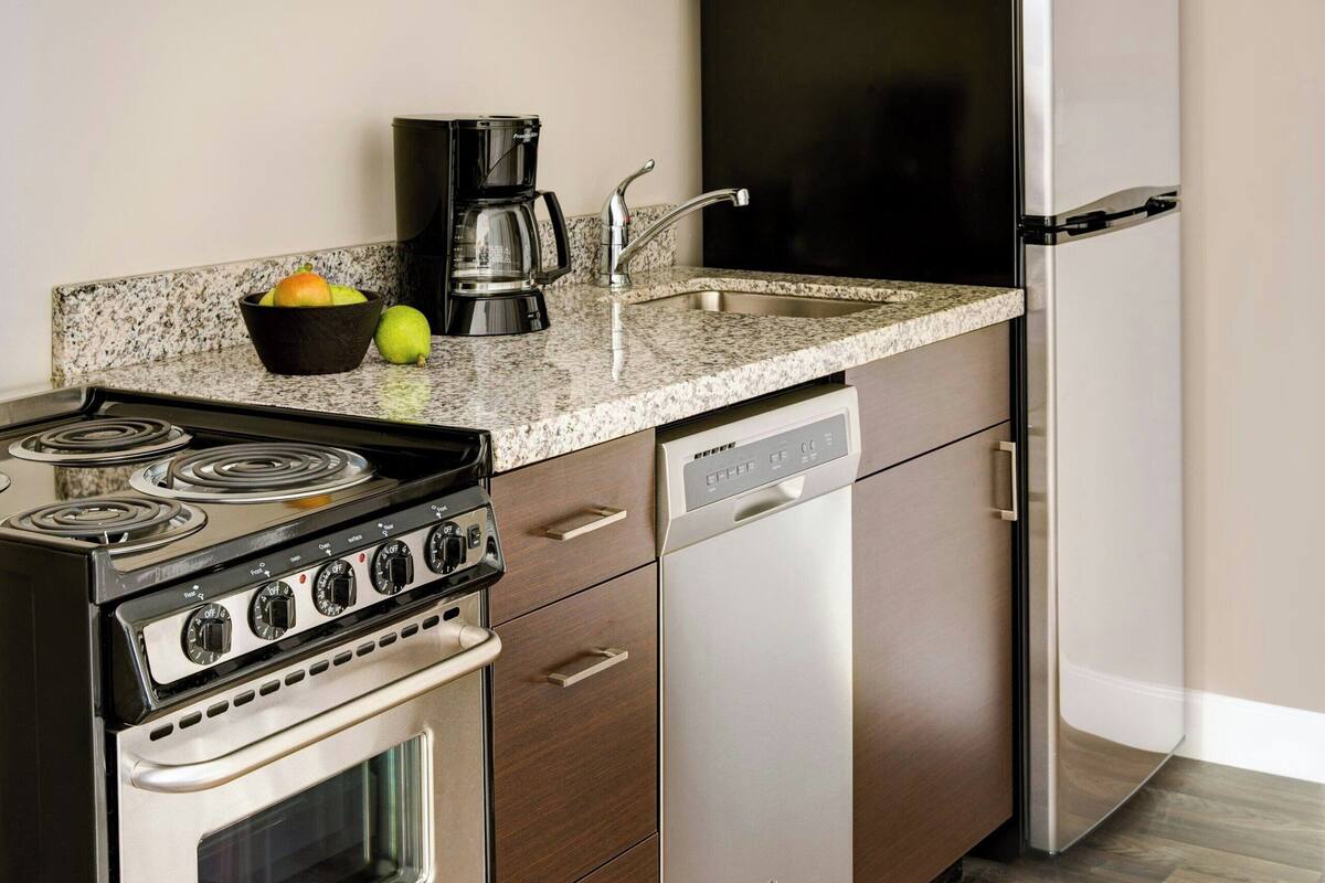 1 bedroom, in-room safe, desk, iron/ironing board