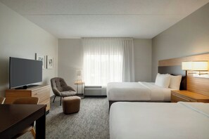 In-room safe, desk, iron/ironing board, free WiFi - TownePlace Suites by Marriott Pittsburgh Harmarville (Pittsburgh)