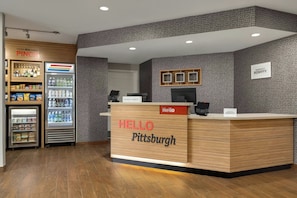 Reception - TownePlace Suites by Marriott Pittsburgh Harmarville (Pittsburgh)