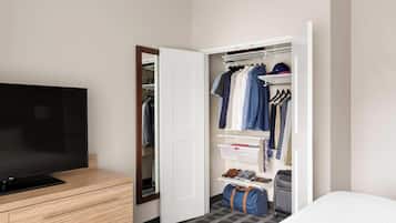 1 bedroom, in-room safe, desk, iron/ironing board