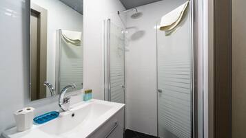 Apartment, 1 Bedroom, City View | Bathroom | Shower, free toiletries, hair dryer, towels