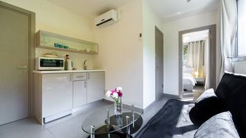 Apartment, 1 Bedroom, City View | Ruang tamu | TV skrin rata