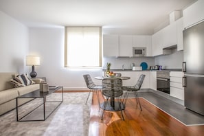 Standard Apartment, 1 Bedroom | Dining room