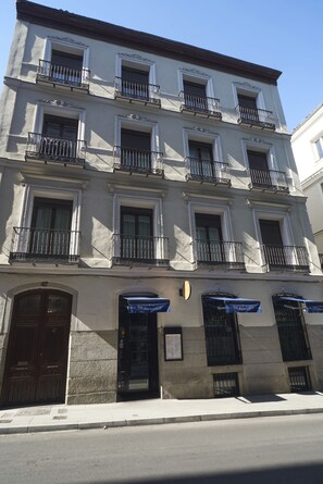 Front of property - Slow Suites Augusto (Madrid)