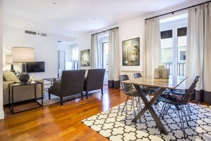 Appartement Deluxe, 2 chambres, 2 salles de bains | Salle de séjour