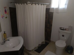 Standard Studio, 1 King Bed | Bathroom | Shower, free toiletries, towels, soap