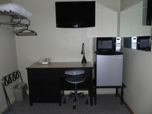 ثلاجة صغيرة