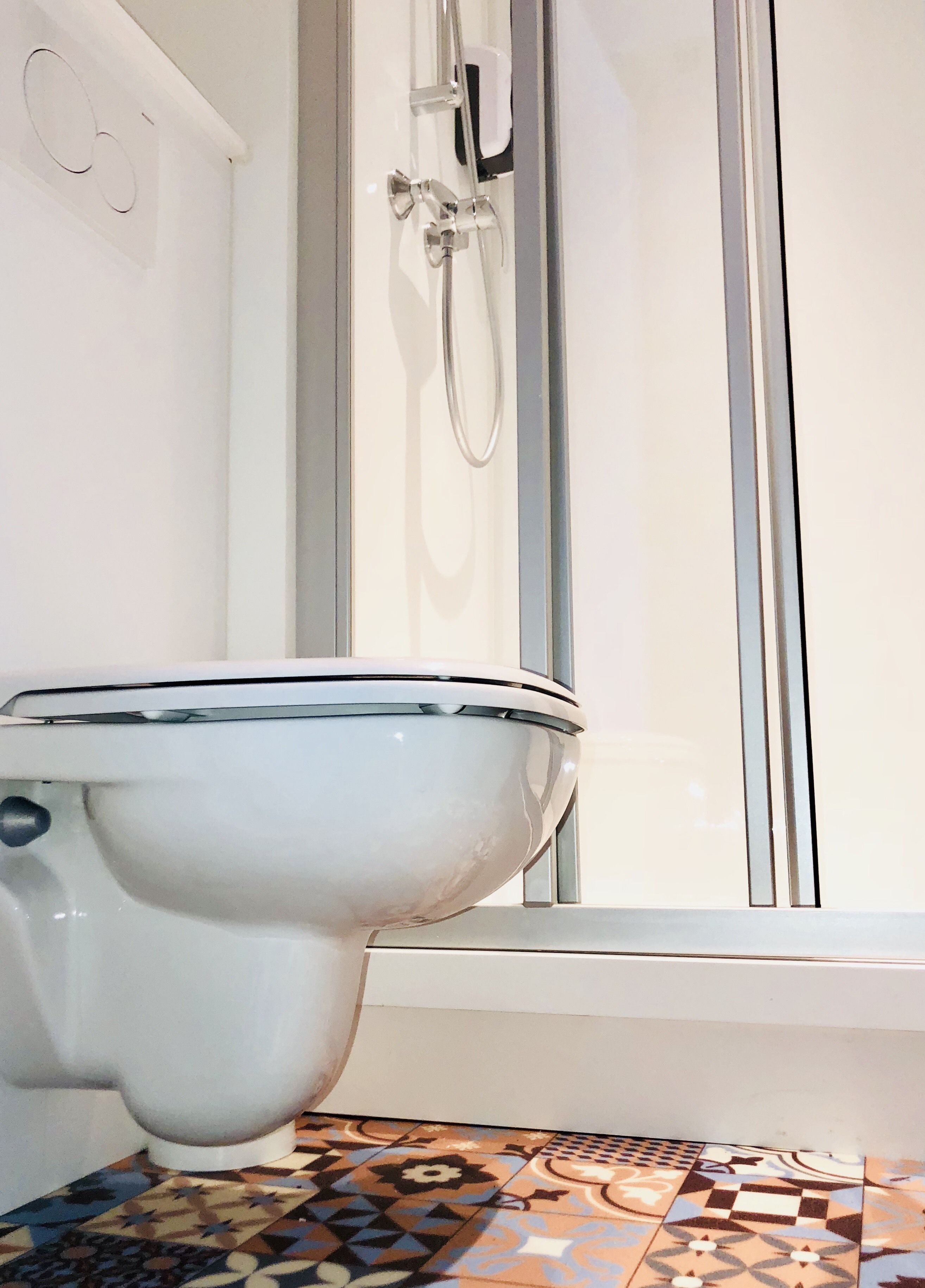 room, 1 double bed, private bathroom (cabrio) | bathroom | shower, eco-friendly toiletries, towels