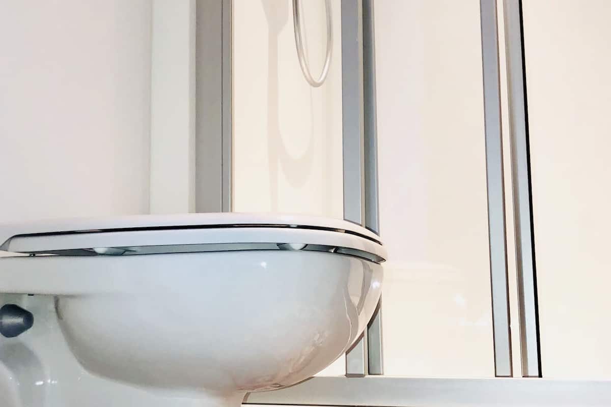 room, 1 double bed, private bathroom (cabrio) | bathroom | shower, eco-friendly toiletries, towels