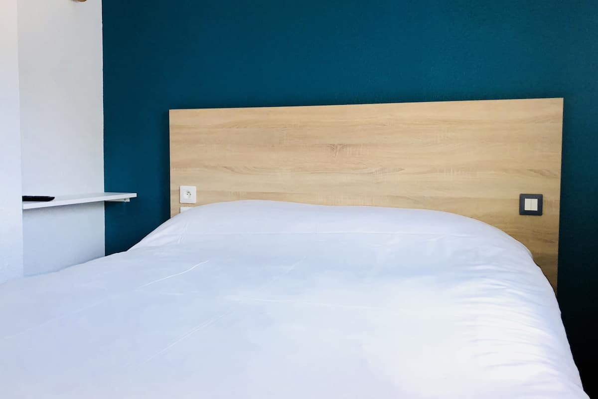 room, 1 double bed, private bathroom (cabrio) | free wifi, bed sheets