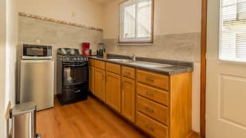 Kabin Tradisional | Dapur pribadi | Lemari es besar, microwave, kompor, dan mesin pembuat kopi/teh