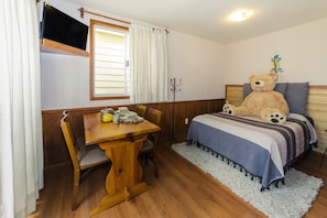 Traditional Cabin | 1 bedroom, iron/ironing board, free WiFi, bed sheets