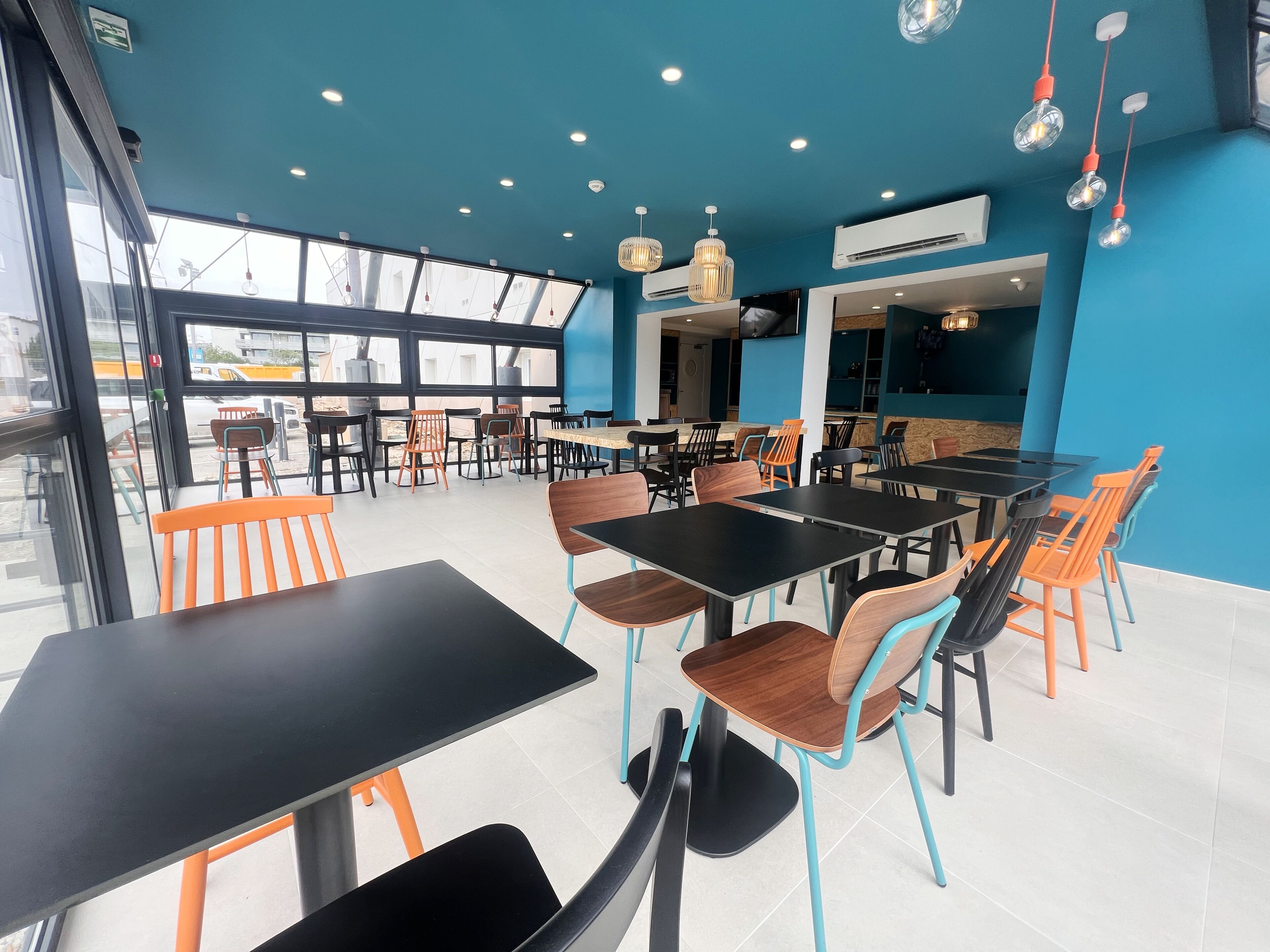 Daily buffet breakfast (EUR 9.90 per person)