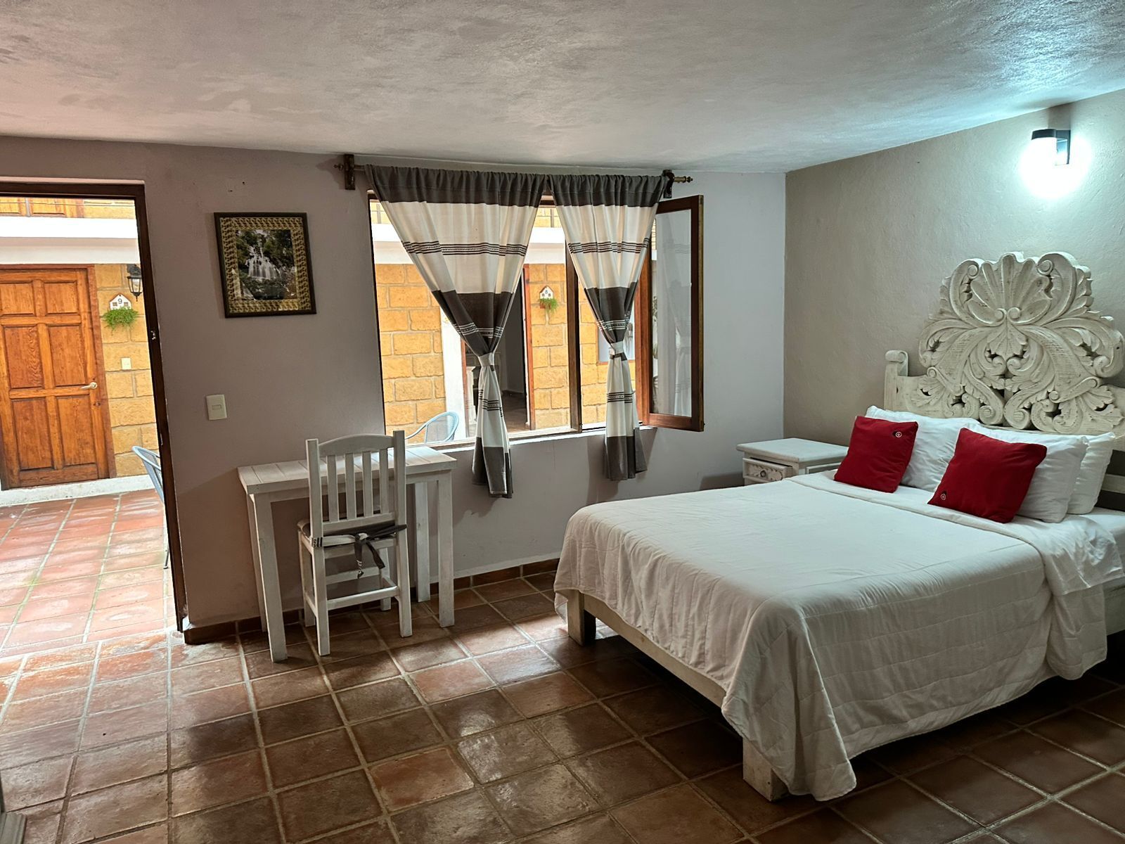 Basic Room | Desk, laptop workspace, free WiFi, bed sheets