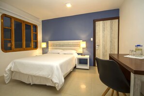 Standard Double Room | Premium bedding, down duvets, memory-foam beds, in-room safe - La Casita de la Playa (Puerto Villamil)