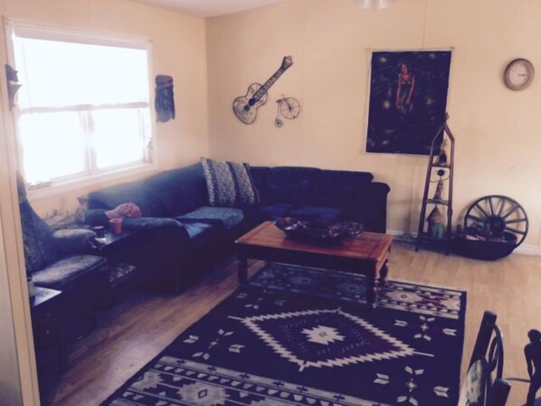 村舍, 2 间卧室 | 客厅 | 平板电视