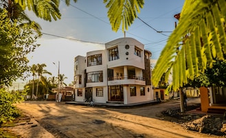 Fachada de la propiedad