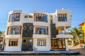 Mặt tiền nơi lưu trú