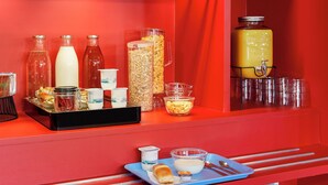 朝食 (ビュッフェ)、毎日提供 (有料)