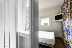 ルーム ダブルベッド 1 台 専用バスルーム (Cabrio) | WiFi (無料)、ベッドシーツ