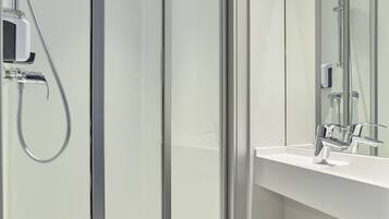 Kamer, 1 tweepersoonsbed, privébadkamer (Cabrio) | Badkamer | milieuvriendelijk toiletgerief